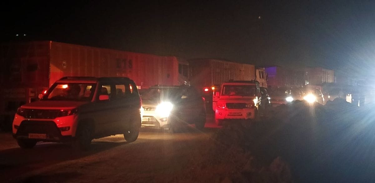 A 12-kilometer-long traffic jam occurred on the Kanpur-Sagar Highway, leaving vehicles stranded for five hours.