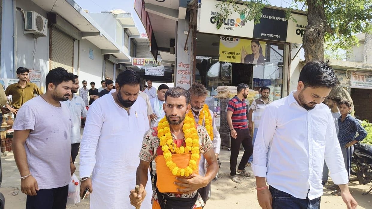 Welcome accorded to Rahul, who has embarked on the Kanwar Yatra from Gangotri to Somnath.