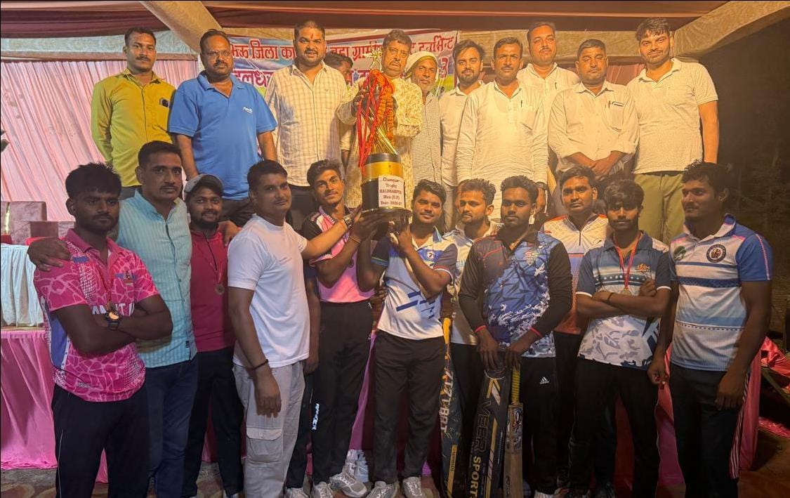Chandrawar team became the winner of night cricket competition