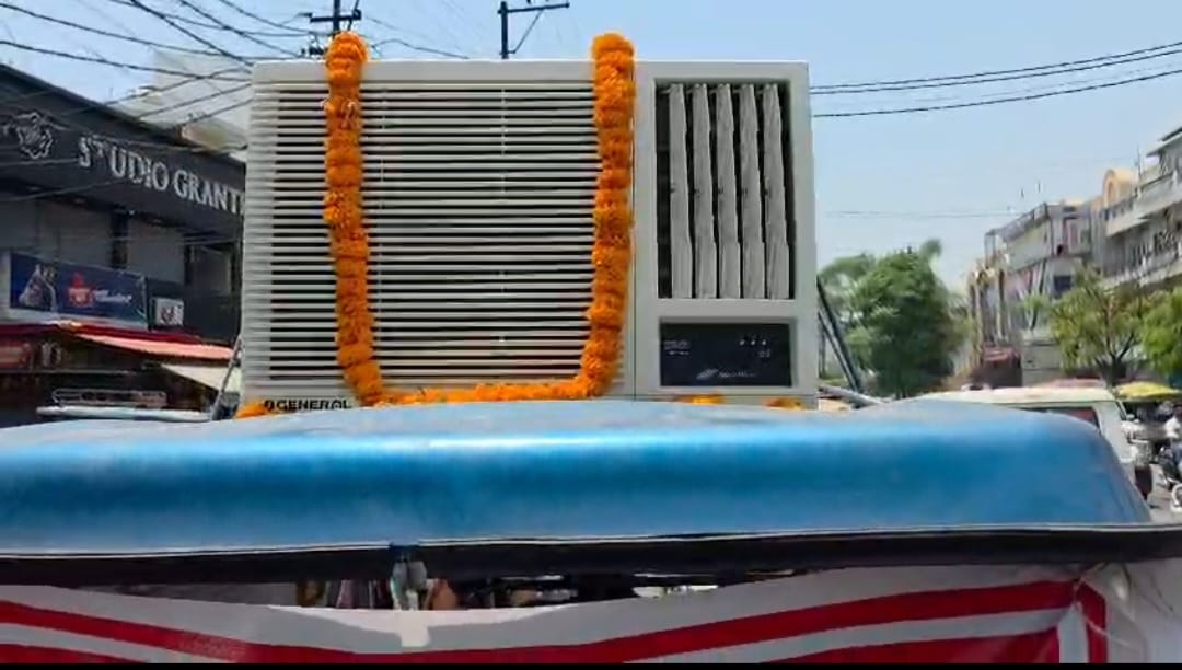 AC procession...a spectacle for customers and shopkeepers