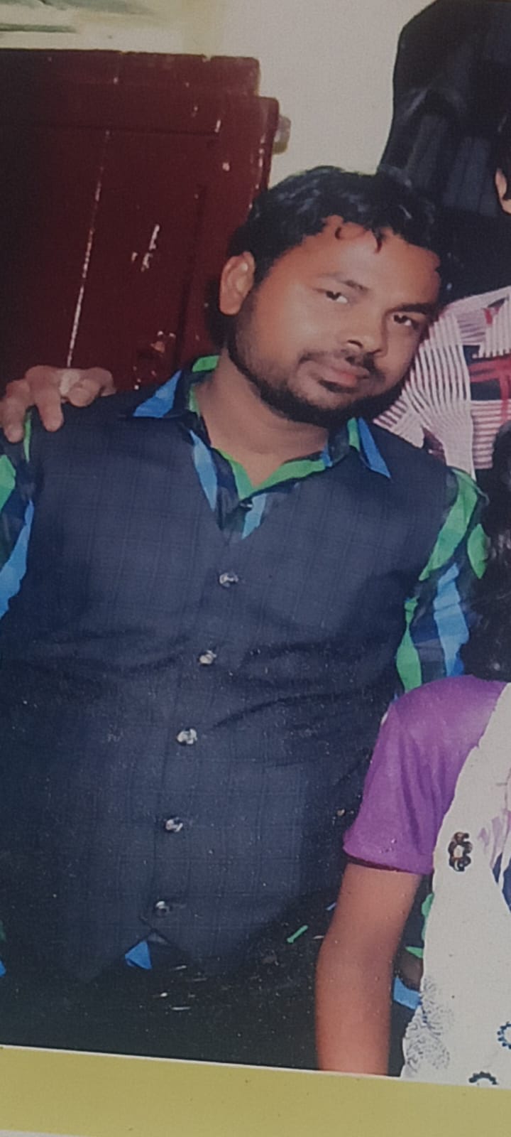Shoemaker breaks wife's head with iron rod, then commits suicide