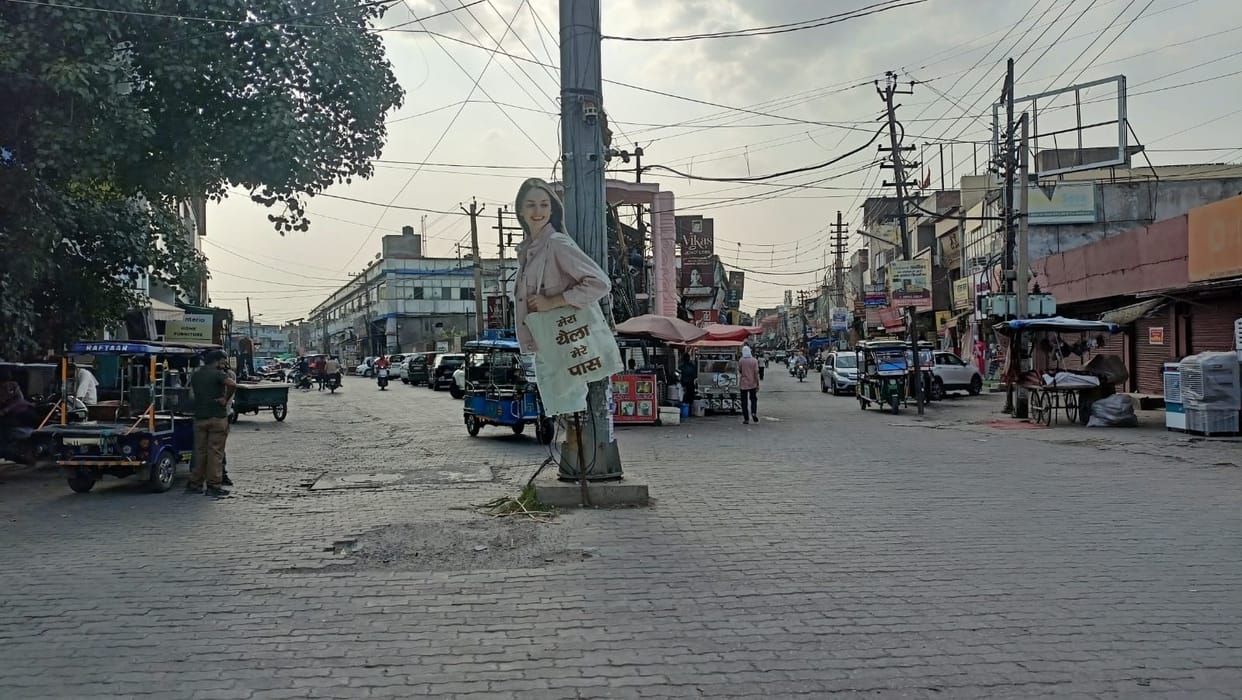 The mercury crossed 43 degrees, leaving the market deserted.
