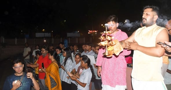 By donating lamps, we resolved to clean the Gomti river