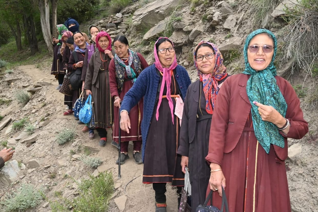 Women voters took the lead, reaching the polling booth first to cast their votes.
