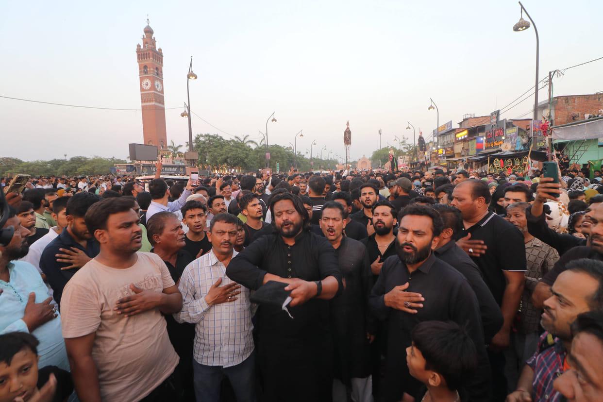 Azadars gathered to visit the coffin, tears flowed in the gatherings.