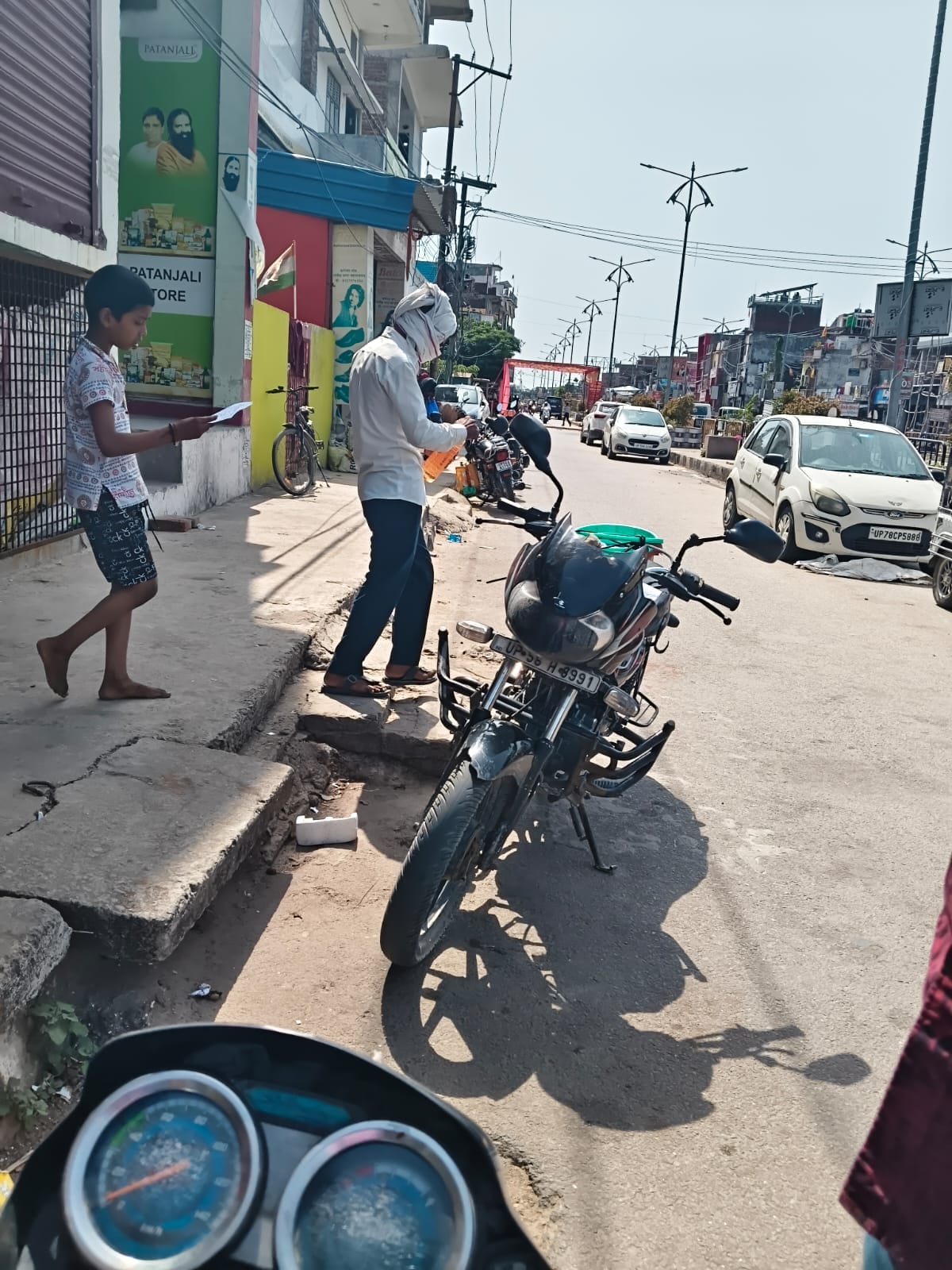 Amid fuel shortage, black marketing... Petrol being sold for Rs 180