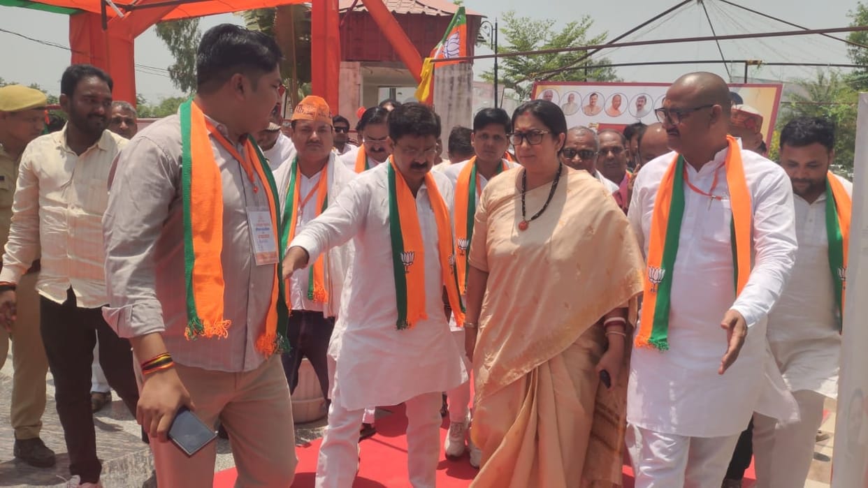 Smriti returned after meeting the families of the victims.