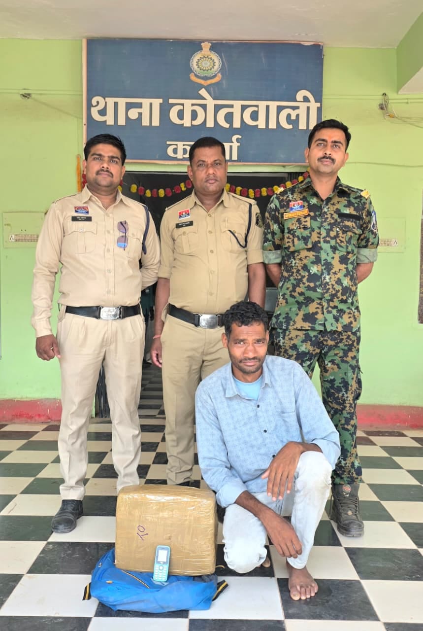 Smuggler transporting consignment of cannabis from Odisha to Kawardha arreste dnabbed at the bus stand with 7