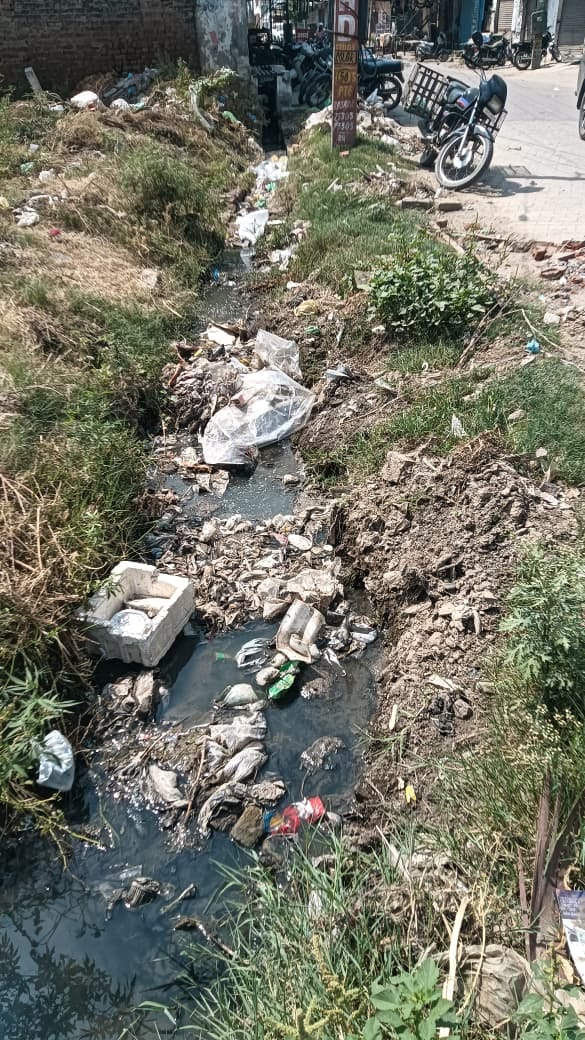 Despite the cleaning of drains, water is not being drained, anger among the people