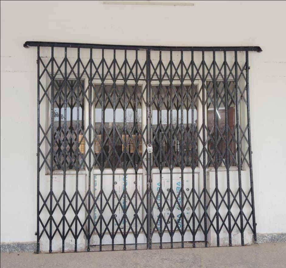 Nemdad CHC remains closed, one doctor stays there only 3 days a week, animals are being tied in the hospital premises