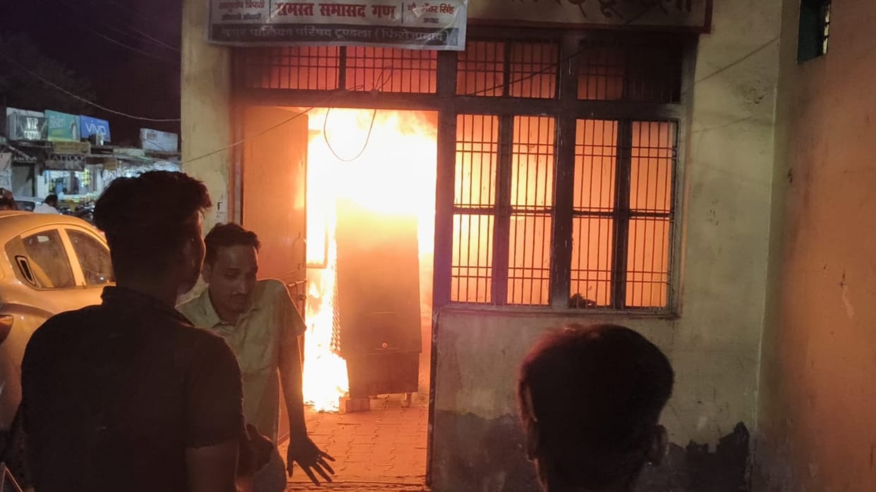 A fire broke out at a grain market due to a welding spark.