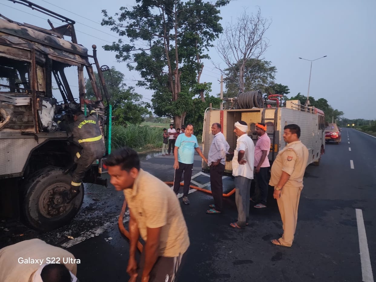 Truck Catches Fire; Driver and Helper Save Their Lives by Jumping Out