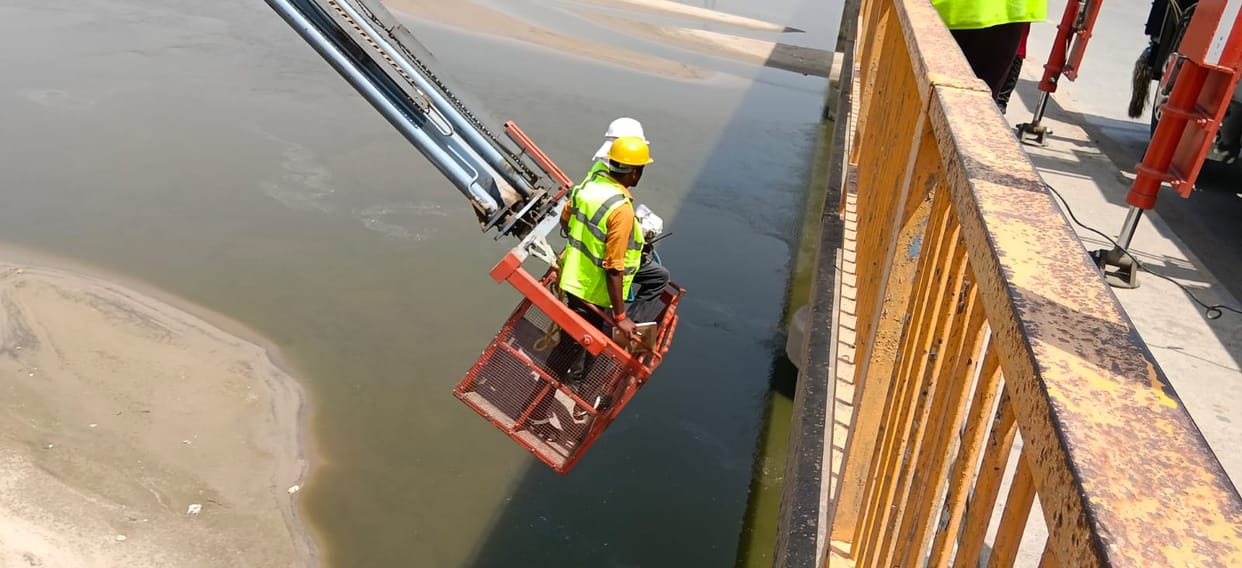 Hamid Setu Inspected Using a Mobile Bridge Inspection Unit