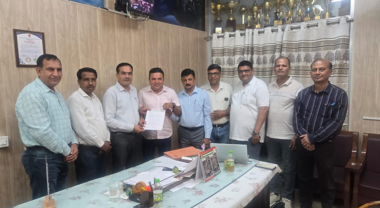 Haryana School Lecturers Association submitted memorandum to DEO