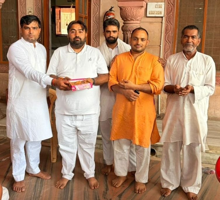 A 'Sawamani' feast was hosted to mark Dr. Archana Gupta becoming the BJP State President.