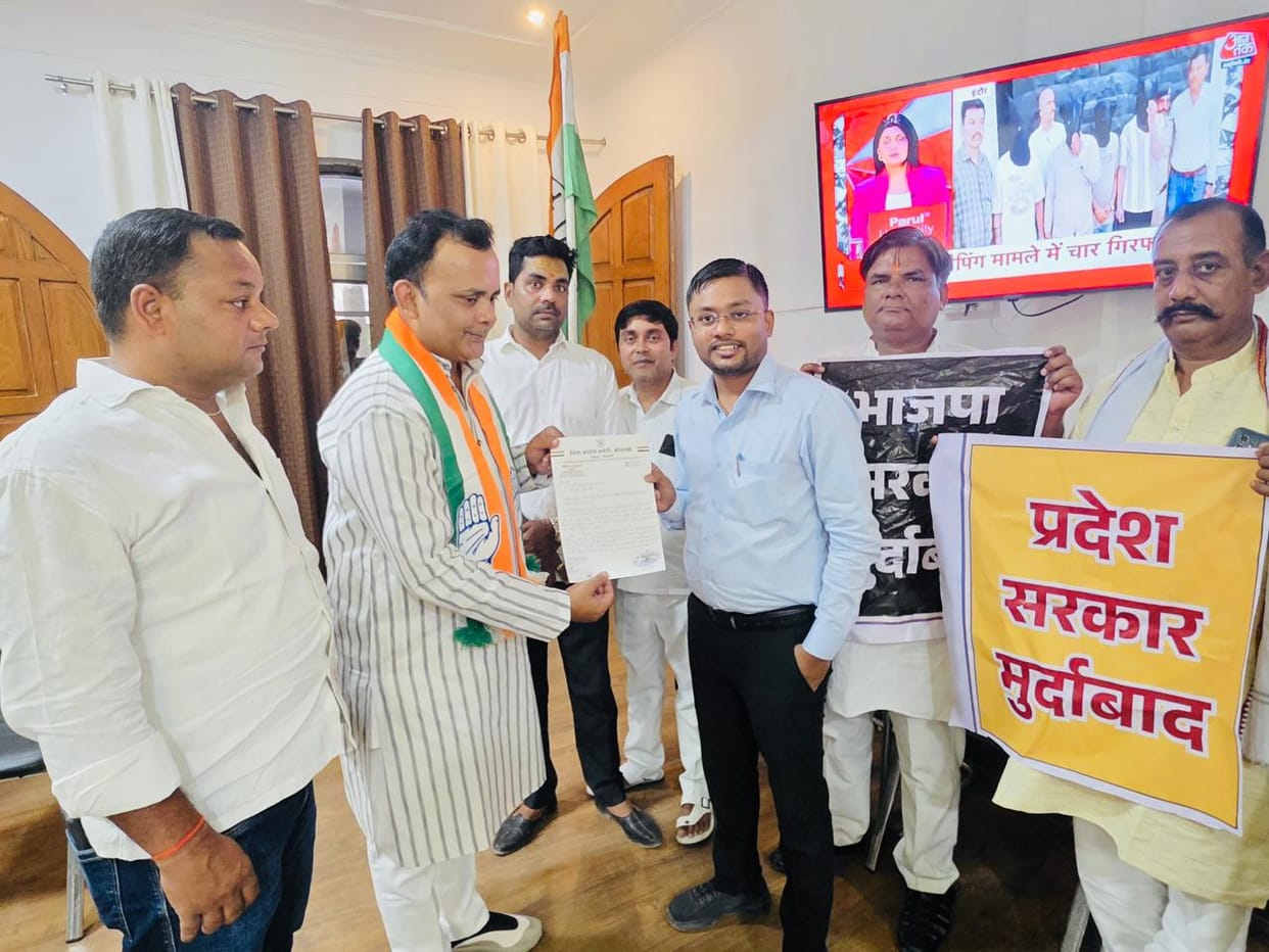 Congress protests against power cuts and inflation, submits memorandum