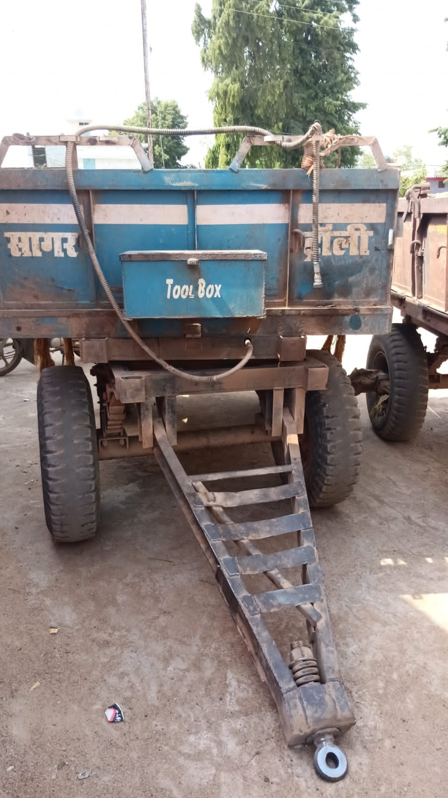 अवैध रेत उत्खनन में जब्त ट्रैक्टर