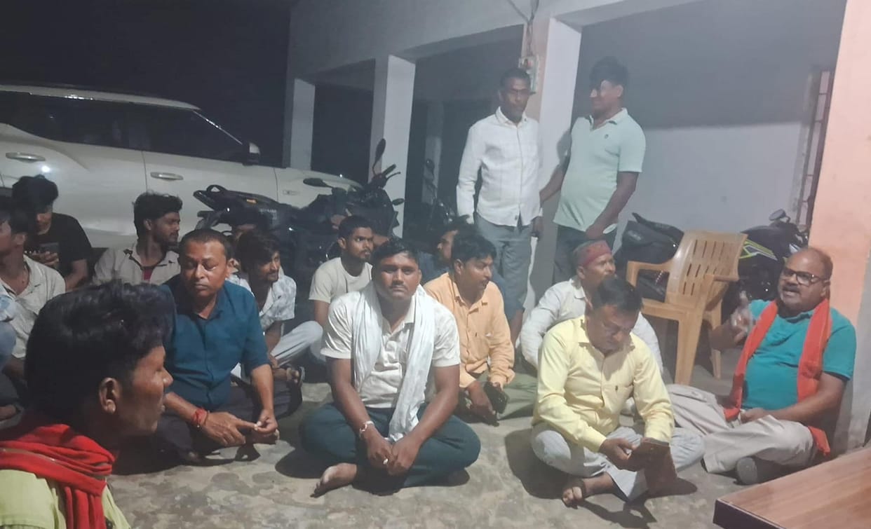 BJP leaders create ruckus at Samtaliya police station