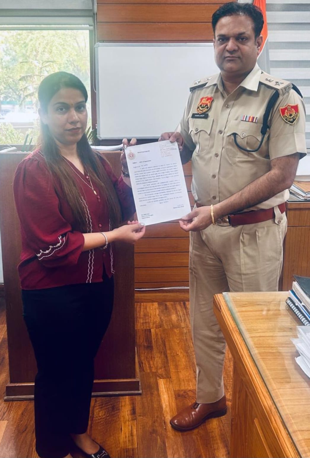 Two Female Bank Employees Honored for Assisting the Injured
