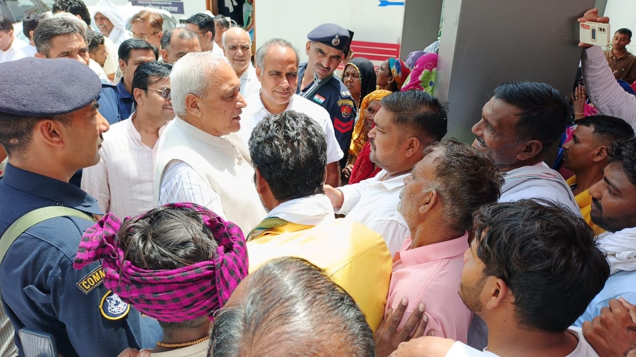Minister Gangwa had to face the employees' ire.