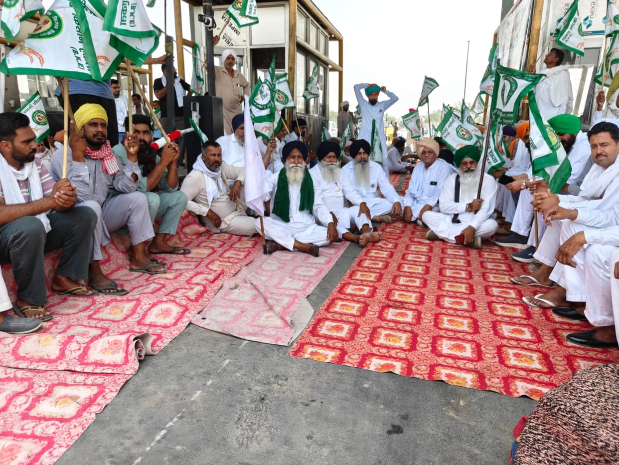 Farmers freed Khuiya toll plaza
