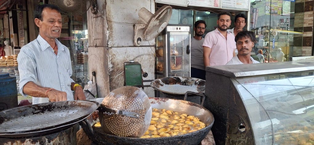 Due to the pain of partition, 'Sardar ji pakoda wala' became the identity of Bahadurgarh.