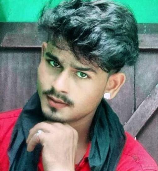 A young man was murdered in Iradatnagar and his body was thrown on the road.