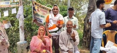 Chakmoh Panchayat started slowly, with the first vote at 7:30 a.m., and the pace increased after 8 p.m.