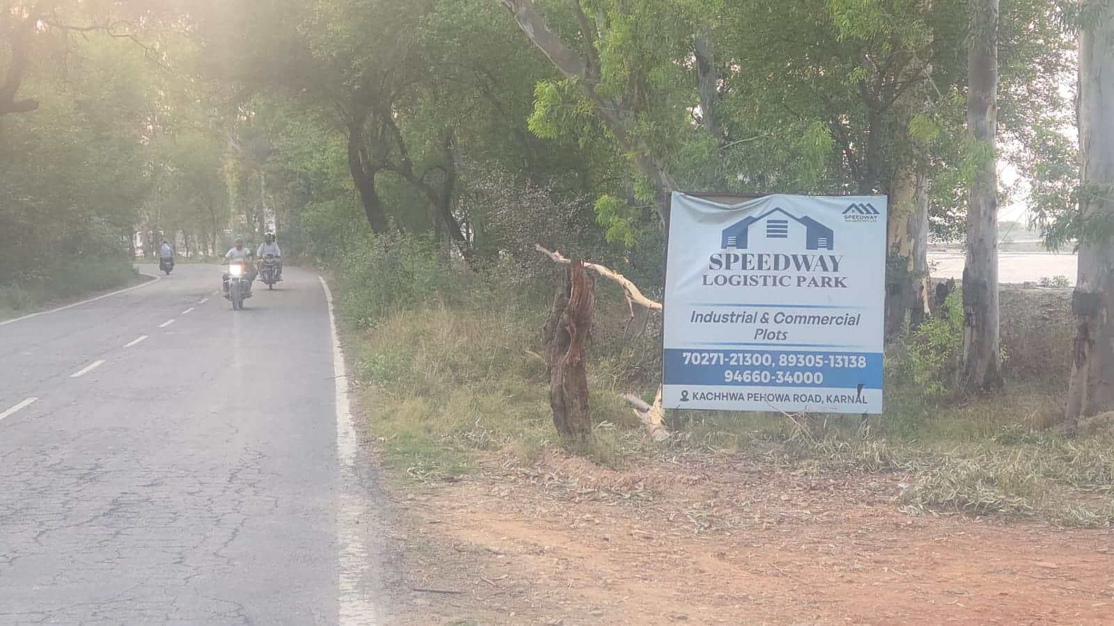 गांव कछवा में लगा बोर्ड।
