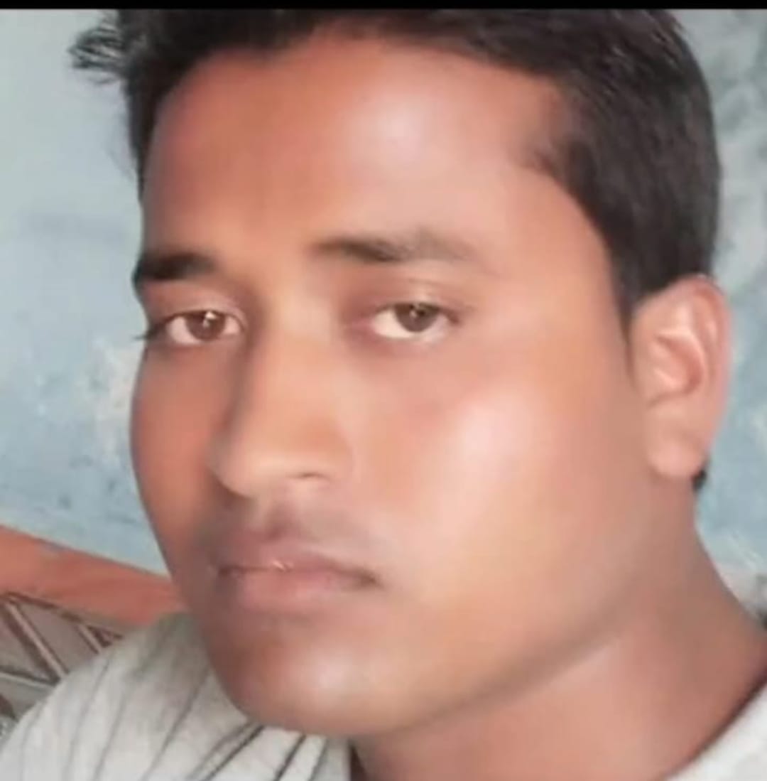 A fruit vendor sleeping on a cot outside his house was crushed to death by an uncontrolled dumper.