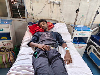 घायल युवक (चाकूबाजी का मामला)