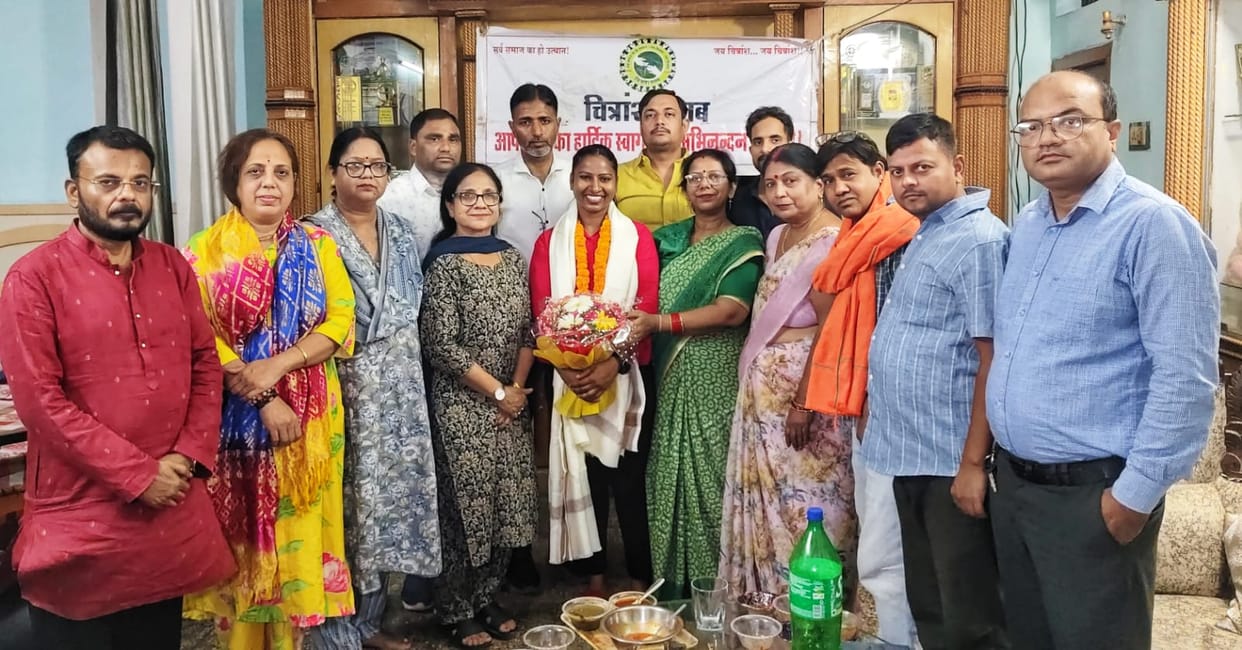 Handball Coach Hina, who returned from the challenging journey to Everest Base Camp, was honored.