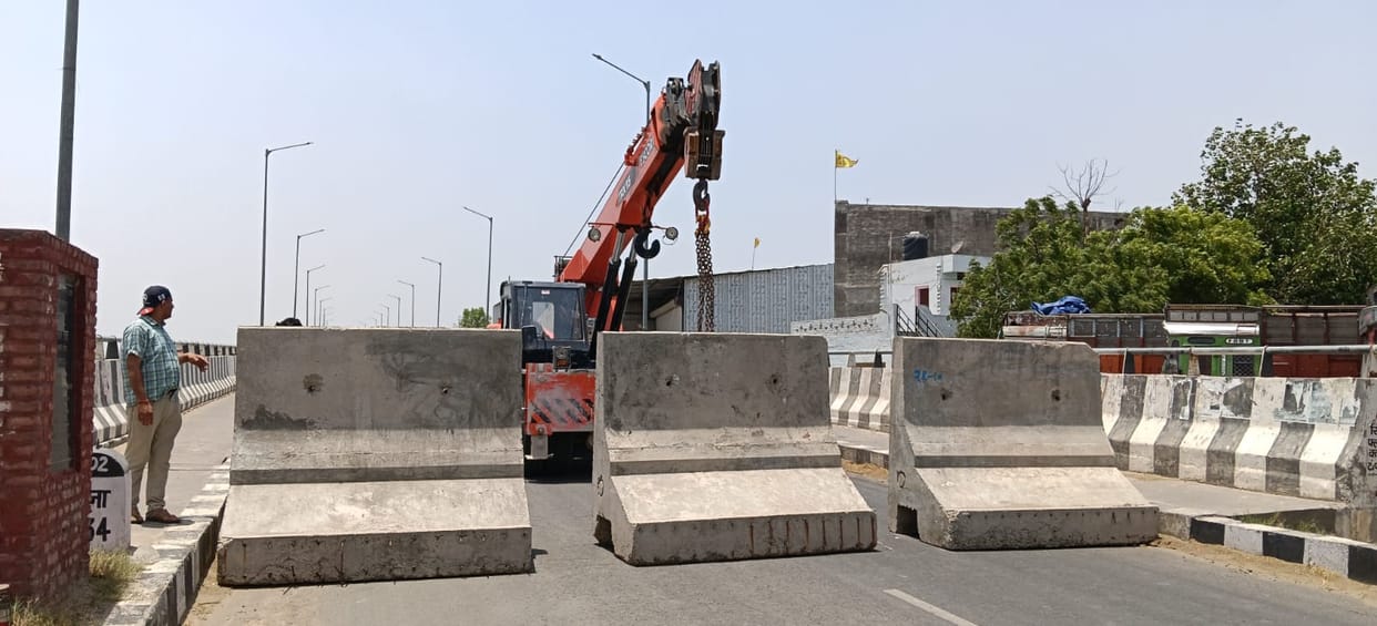 Work to raise the railway overbridge begins, road closed for six months