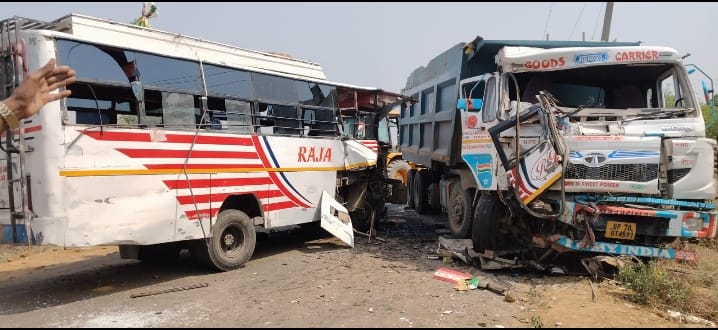 One killed, seven injured in collision between dumper and bus