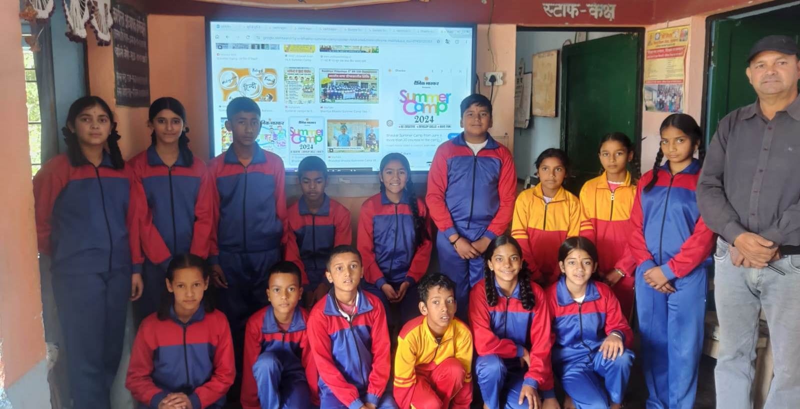 लोहाघाट के जूहा फोर्ती में आयोजित समर कैंप में मौजूद छात्र छात्राएं। स्रोत: विद्यालय