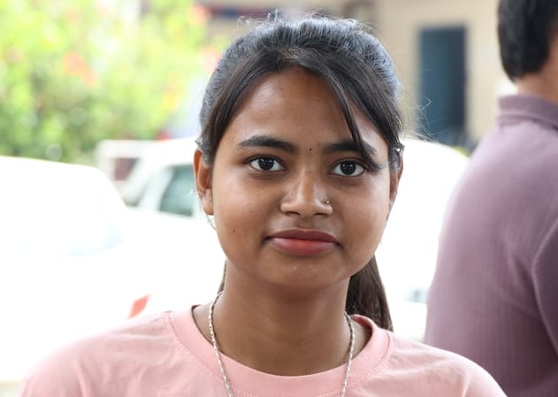 Ameesha and Alisha cast their vote for the first time in Chakwadi
