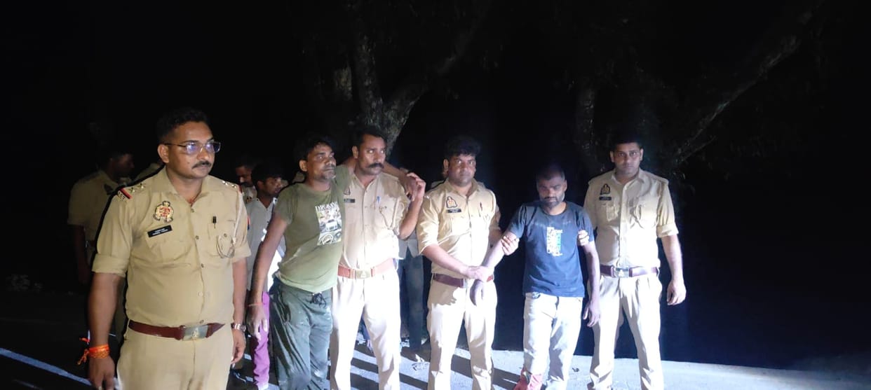 Six accused of theft arrested in encounter, two shot in the leg