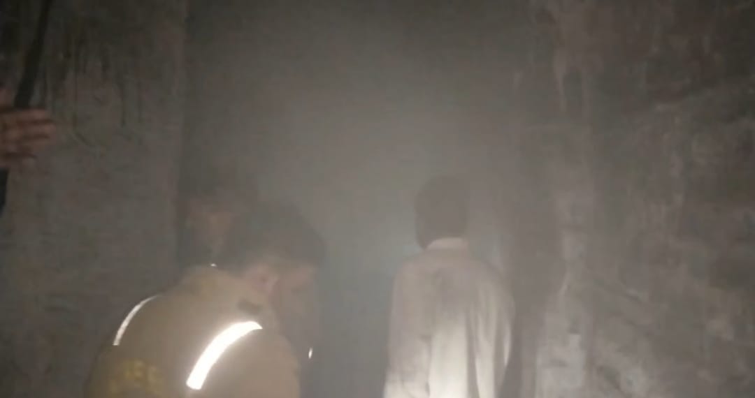 A massive fire broke out in a closed bangle warehouse, goods worth lakhs were burnt to ashes.