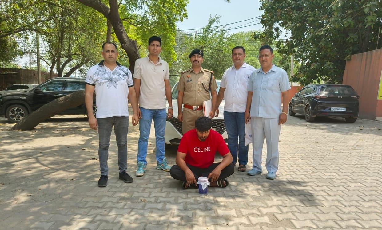 A smuggler from Punjab who had bought opium from Jharkhand and came to sell it in Panipat was arrested.