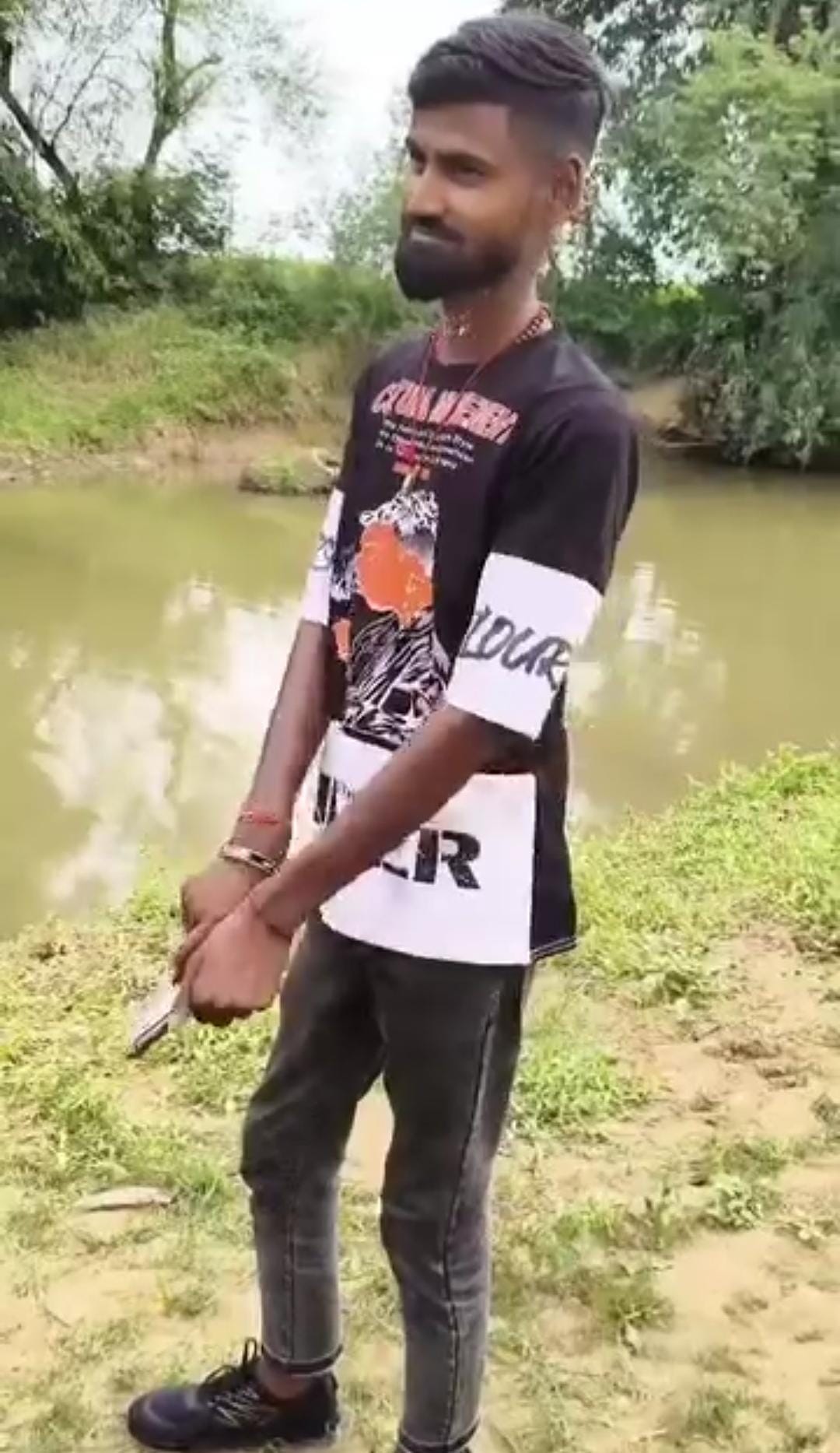 Youth Brandishes Country-Made Pistol in Munger Video Goes Viral