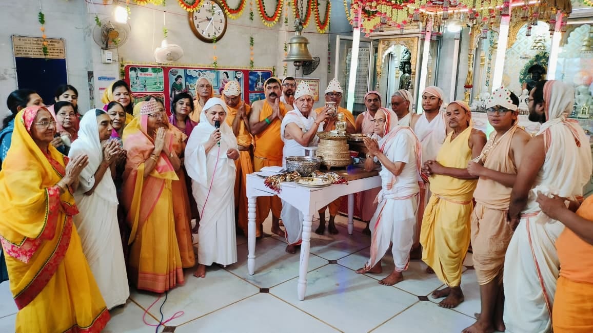 Devotion to God brings purity of mind and thoughts