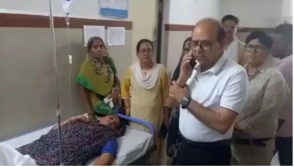 Tehsildar's health deteriorates after the action, hospitalized, revenue staff come out in support
