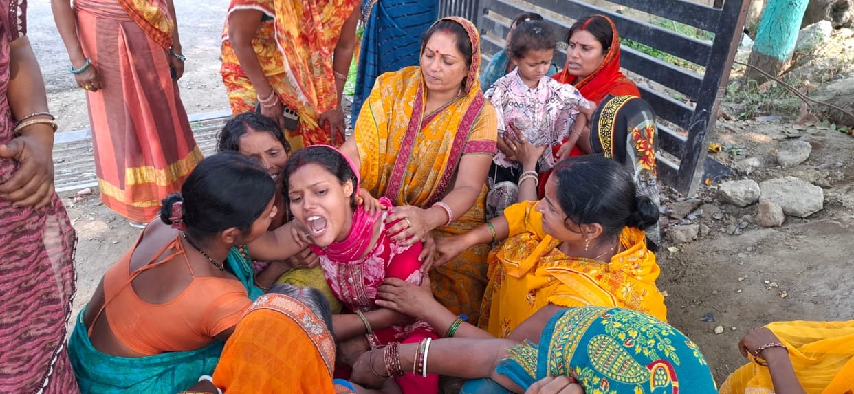 Bride Mehendi Not Even Faded Husband Dies in Road Accident Just 22 Days After Marriage in Khagaria Bihar