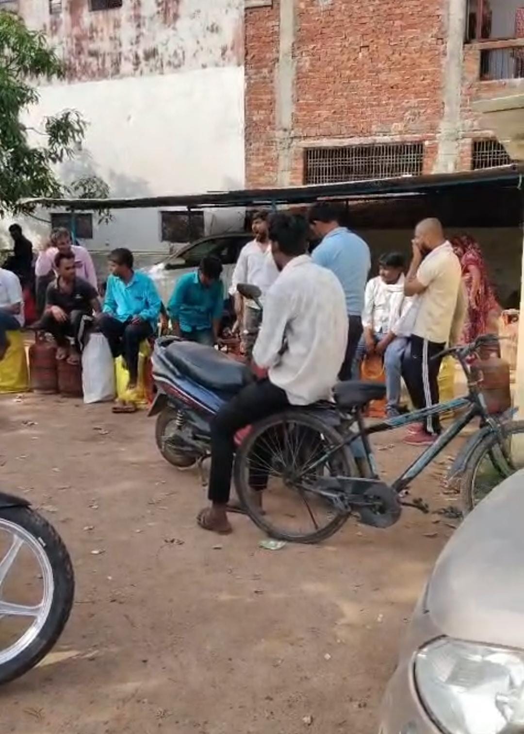 Consumers Return with Tokens for Supply of 11,000 Cylinders