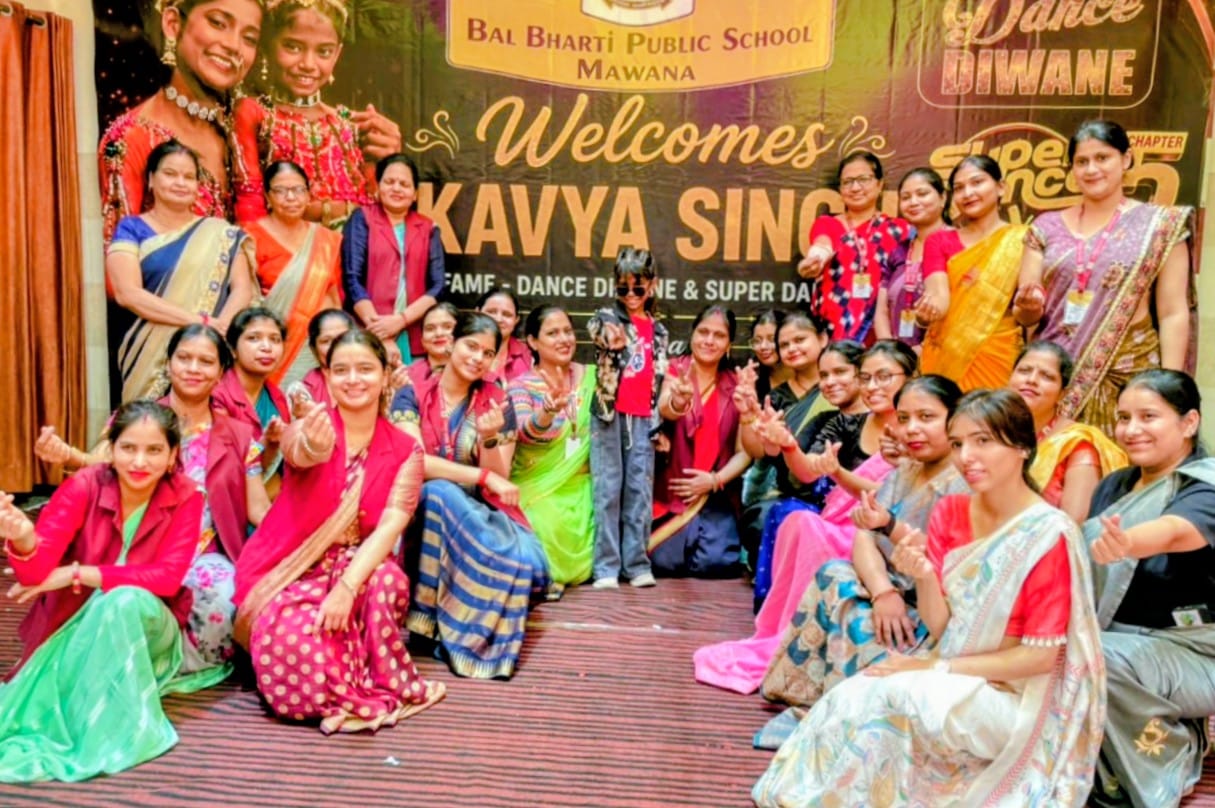 Students danced with Super Dancer