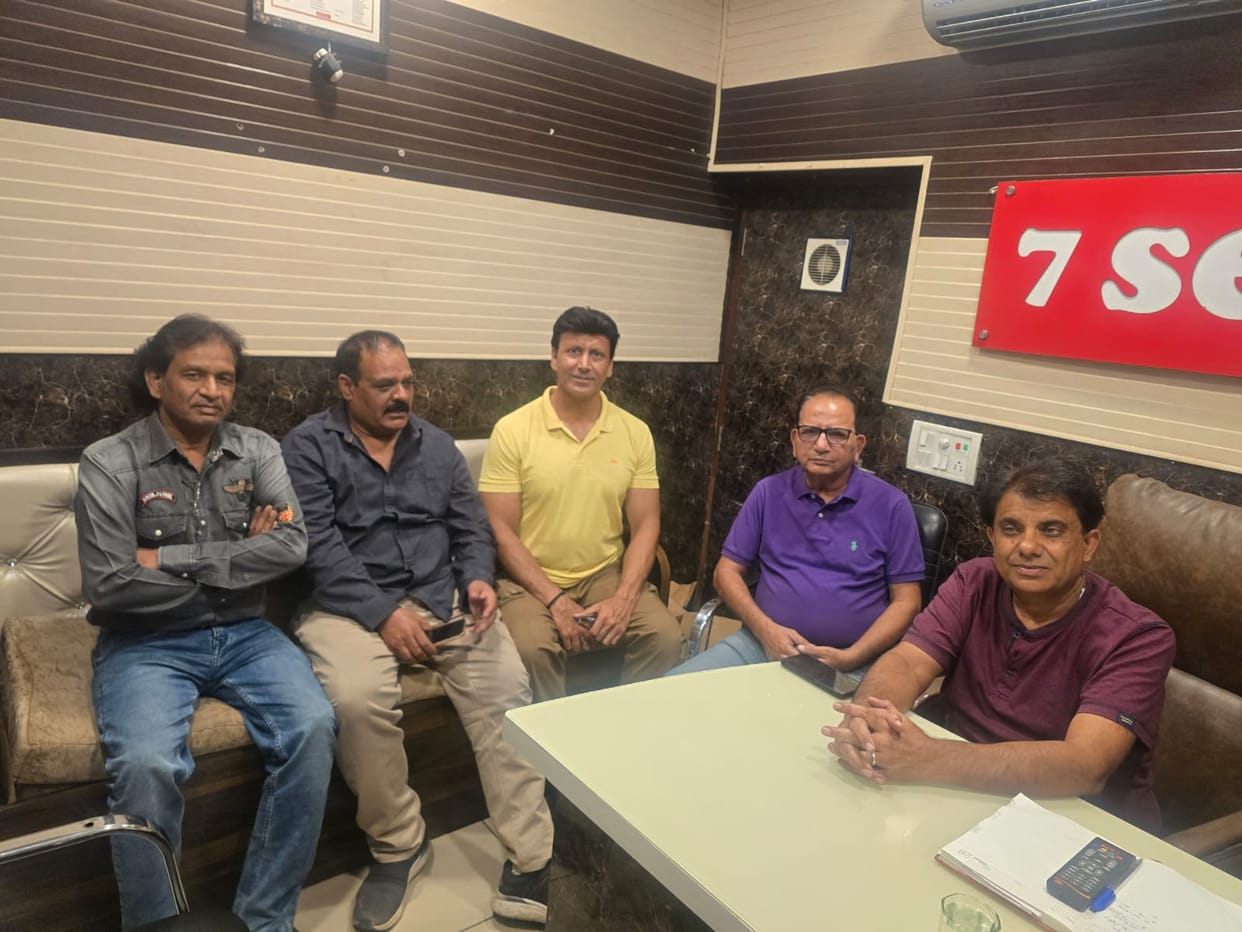 The evening of the 31st will be adorned with evergreen songs