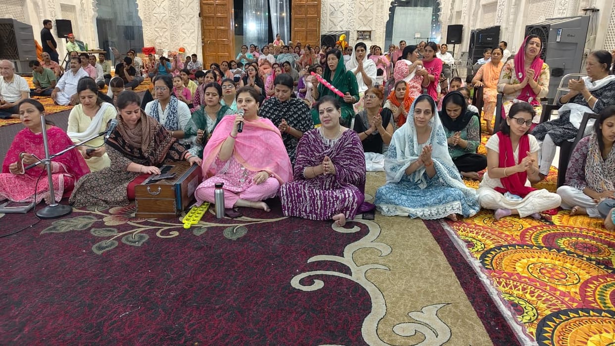 By chanting Hari-Kirtan, the sins of a person's past lives are erased: Pandit Brijkishore Shastri