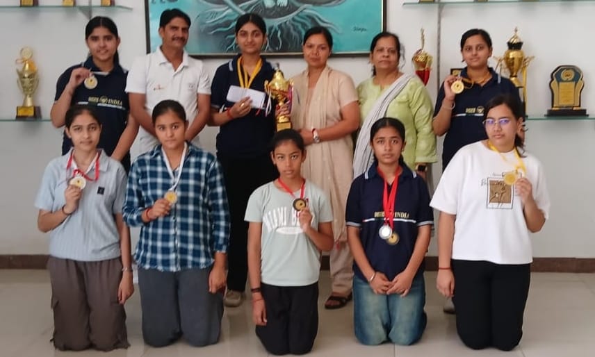 शूटिंग प्रतियोगिता की विजेता शूटर। स्रोत संस्थान