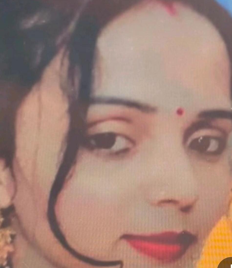 Dead body of married woman found hanging