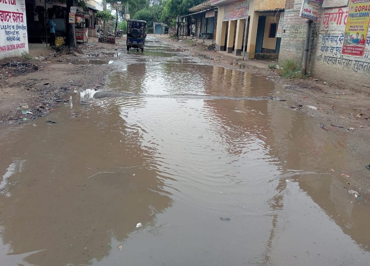 Waterlogging in various areas; commuting difficulties.
